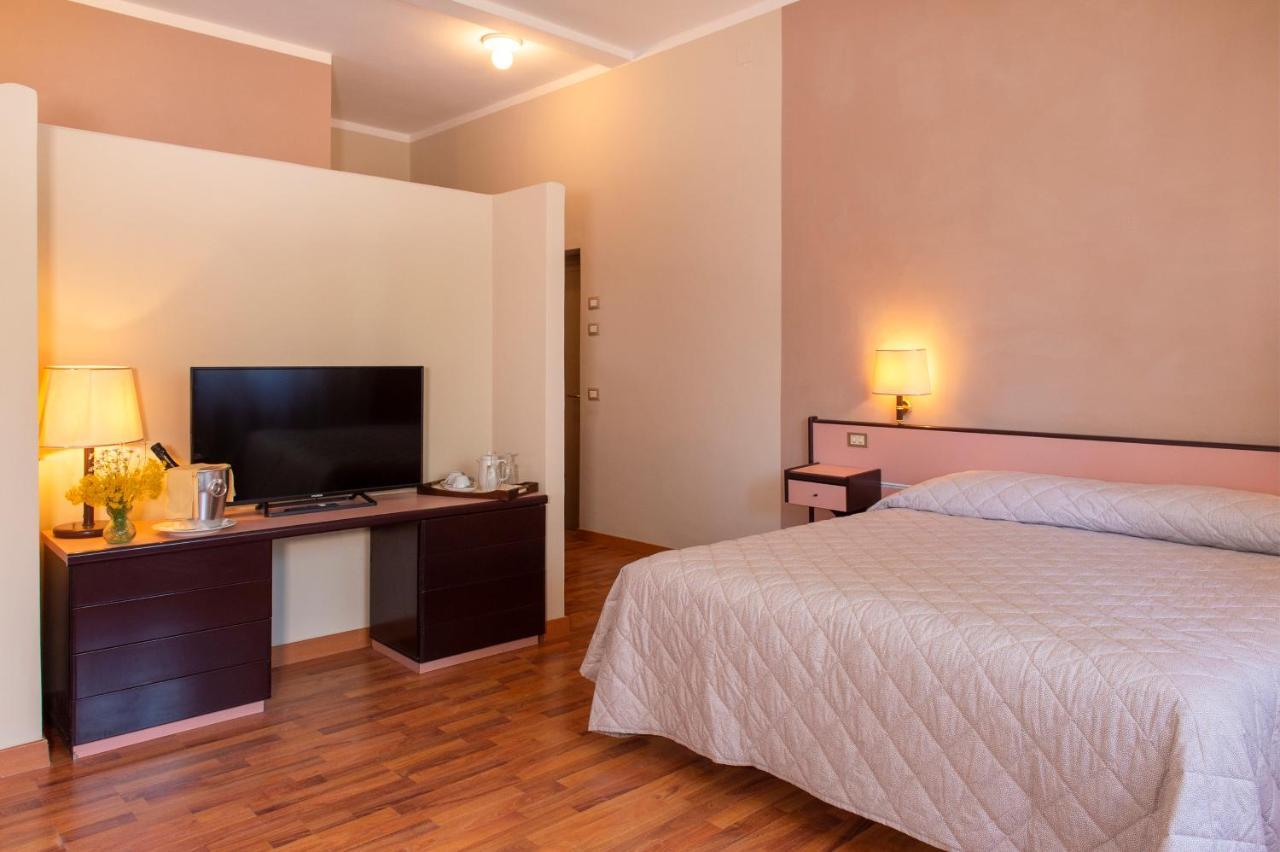 Hotel Villa dei Pini San Terenziano Esterno foto