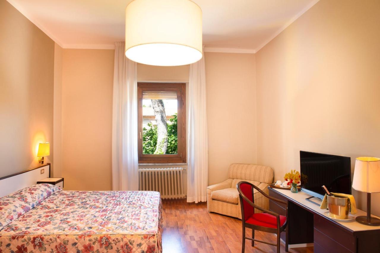 Hotel Villa dei Pini San Terenziano Esterno foto
