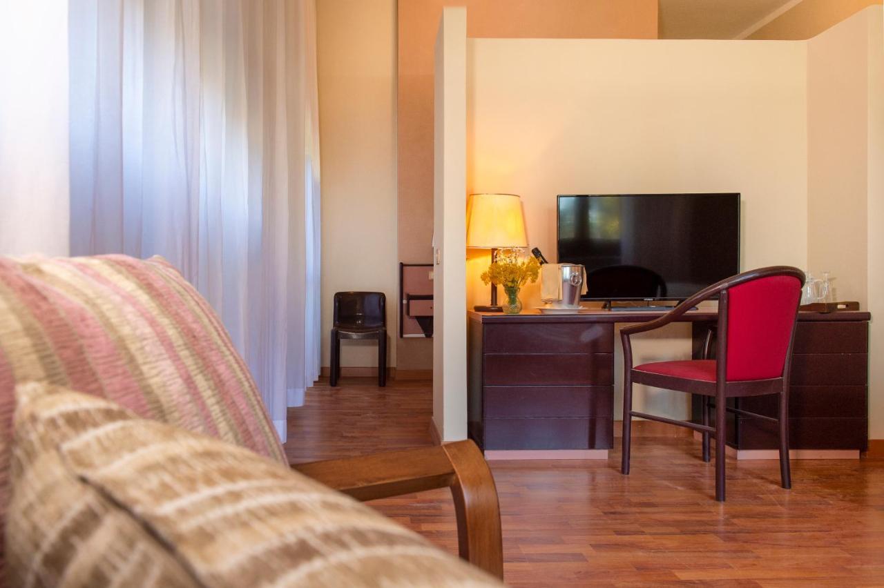 Hotel Villa dei Pini San Terenziano Esterno foto
