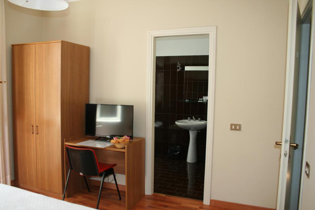 Hotel Villa dei Pini San Terenziano Esterno foto
